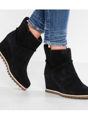 UGG Pax Boot